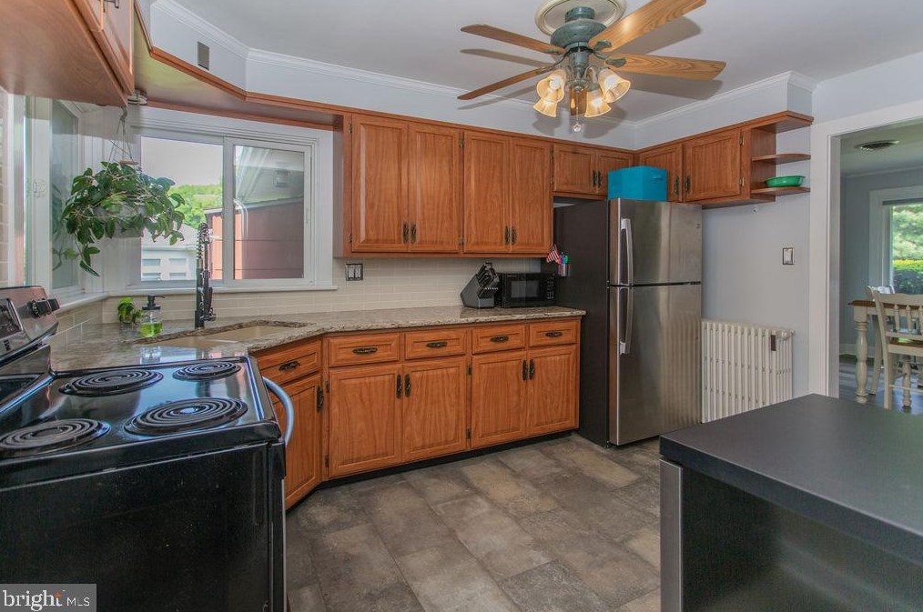 764 Floral Ave, Chambersburg PA  17201-2726 exterior