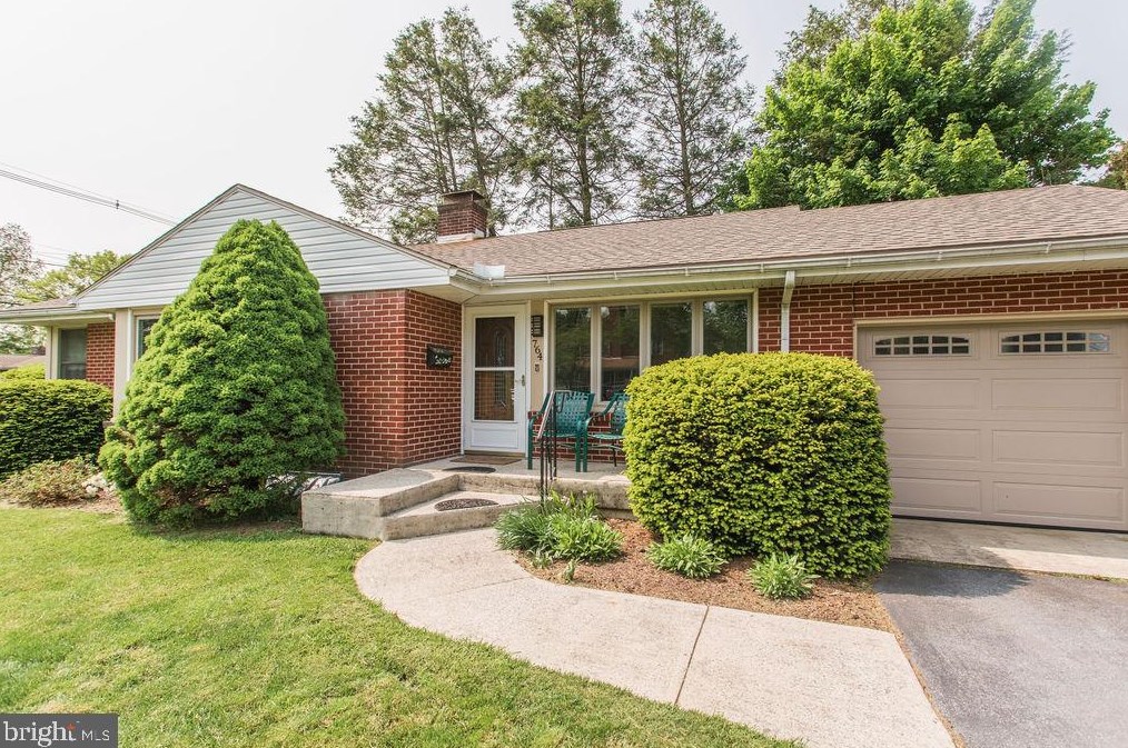 764 Floral Ave, Chambersburg, PA 17201-2726