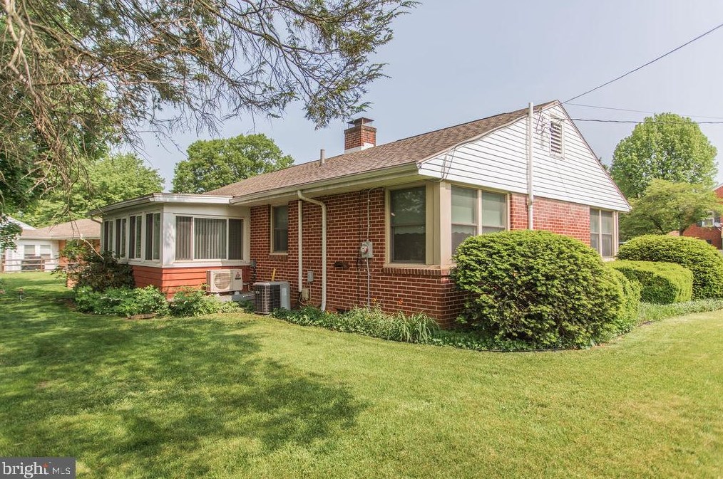 764 Floral Ave, Chambersburg PA  17201-2726 exterior