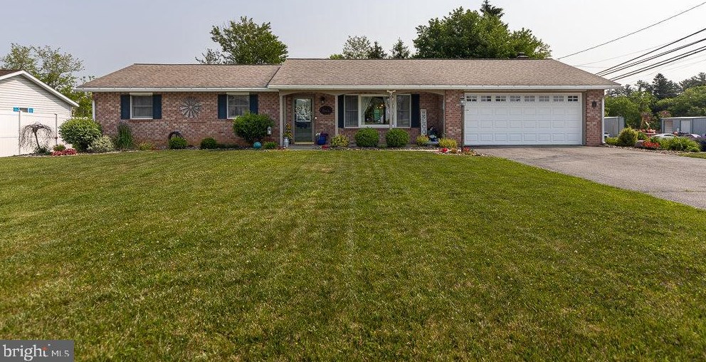15 Jackson Dr, Chambersburg, PA 17201-8962
