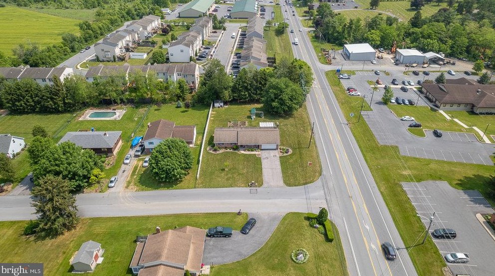 15 Jackson Dr, Chambersburg PA  17201-8962 exterior