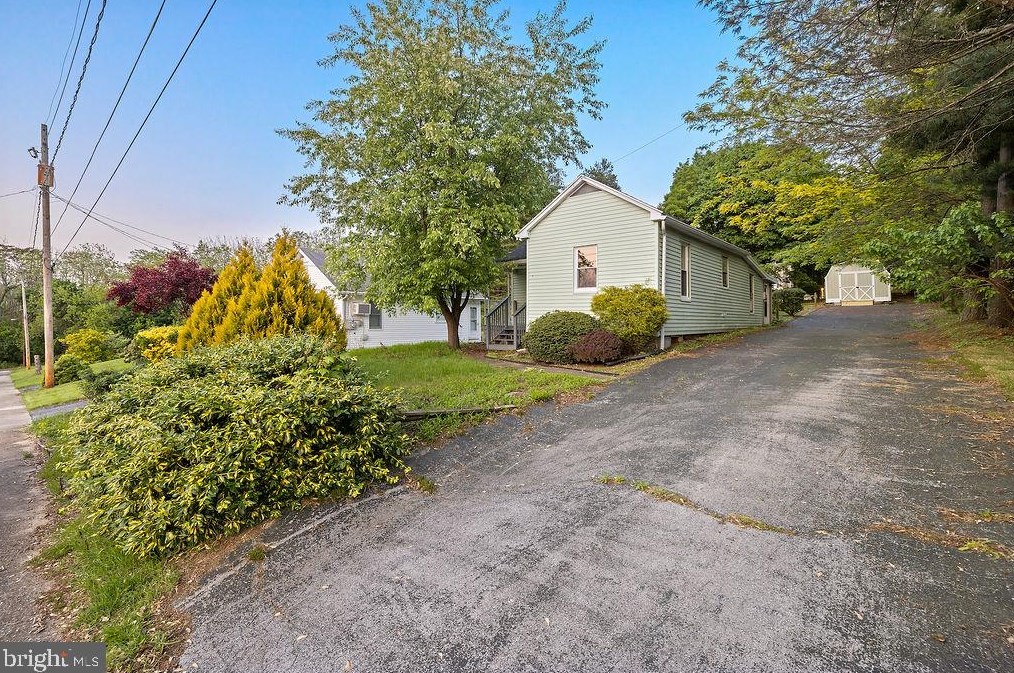 324 Northfield Ave, Roadside, PA 17268-1369