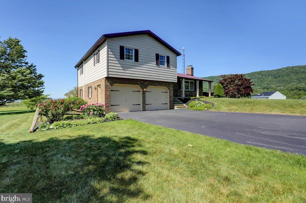8858 Diehls Woods Rd, Saint Thomas, PA 17252
