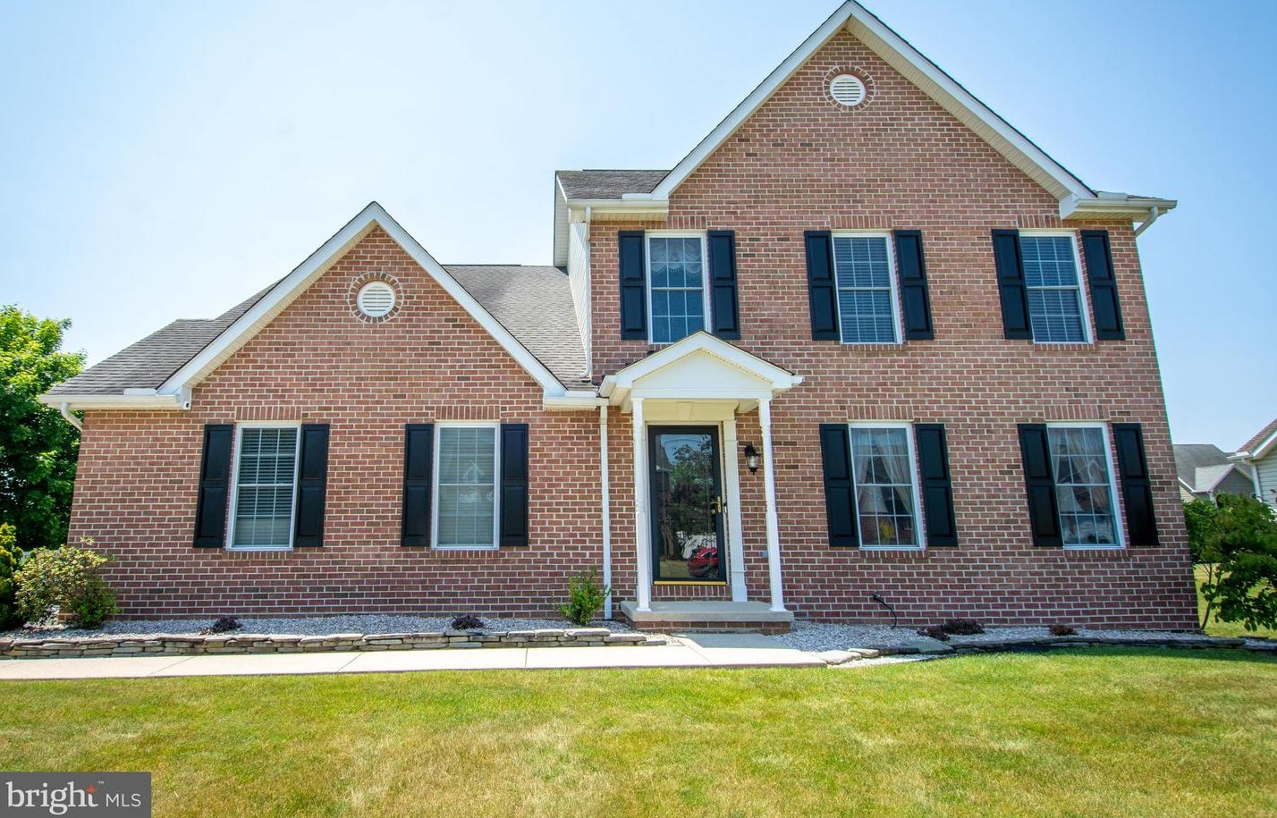 4 Summer Breeze Ln, Chambersburg, PA 17202-7431