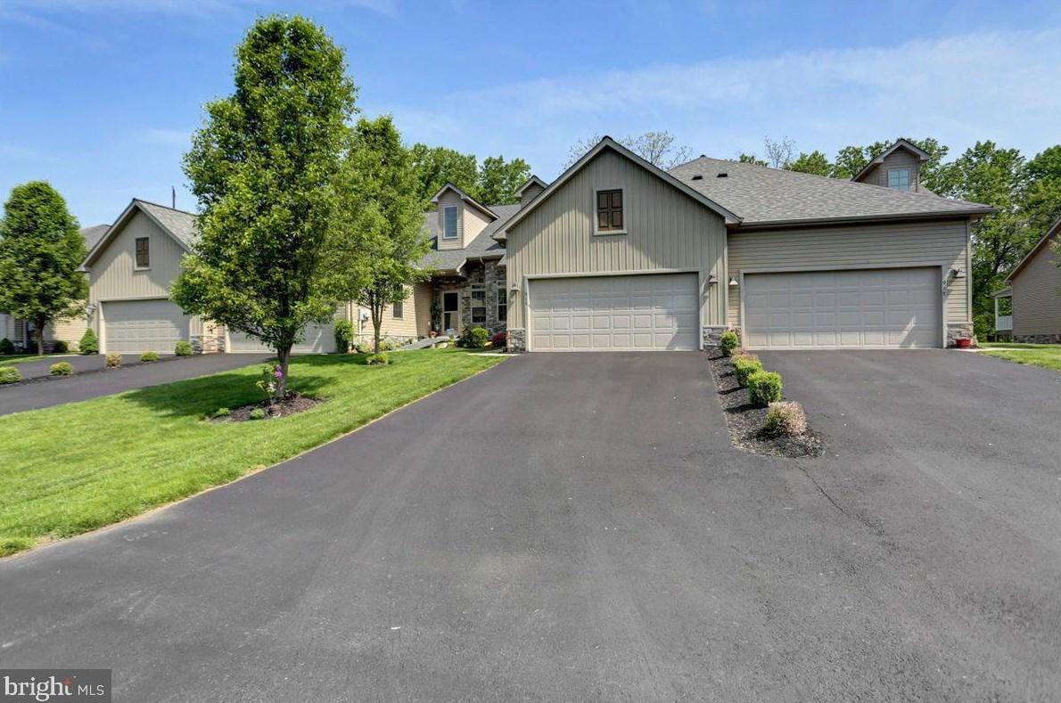 915 Quail Run Dr, Roadside, PA 17268-9099