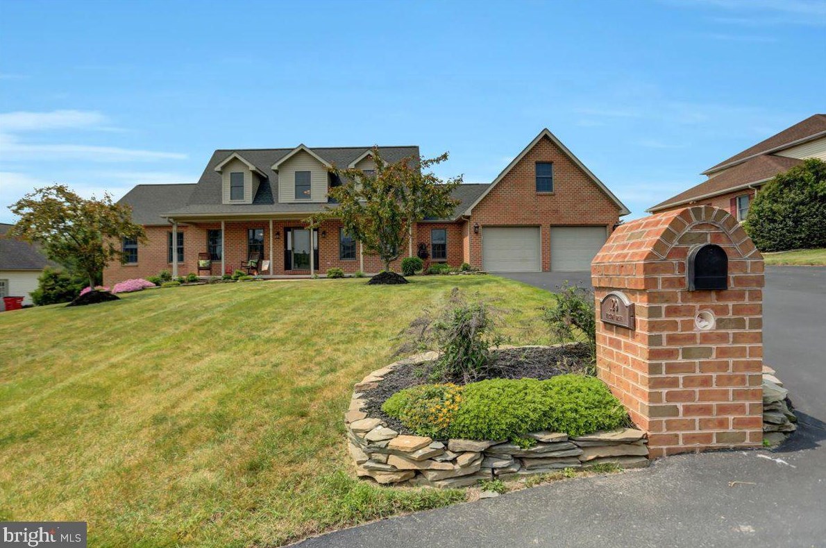 129 Zircon Dr, Chambersburg, PA 17202