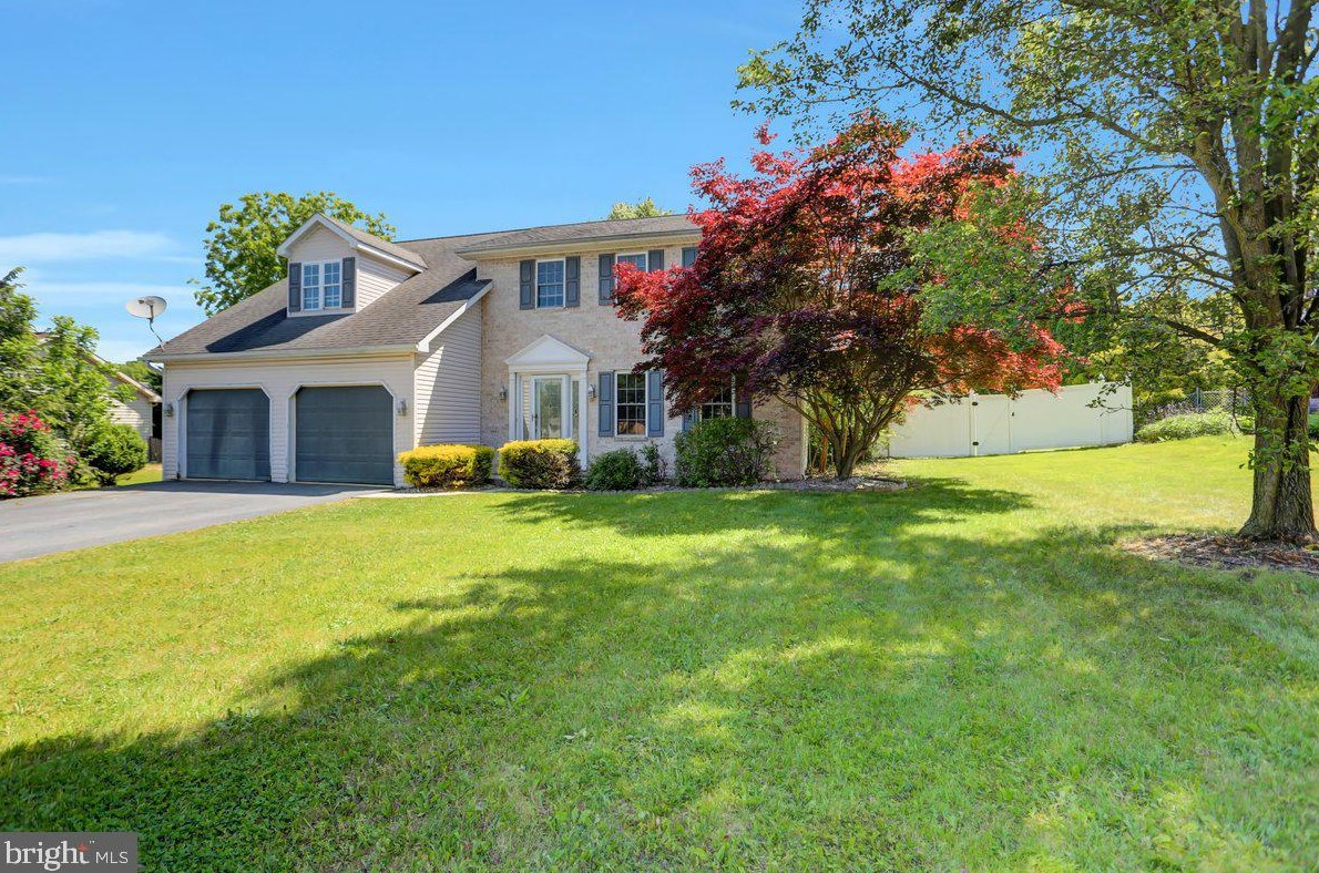 318 Cosell Dr, Chambersburg, PA 17201