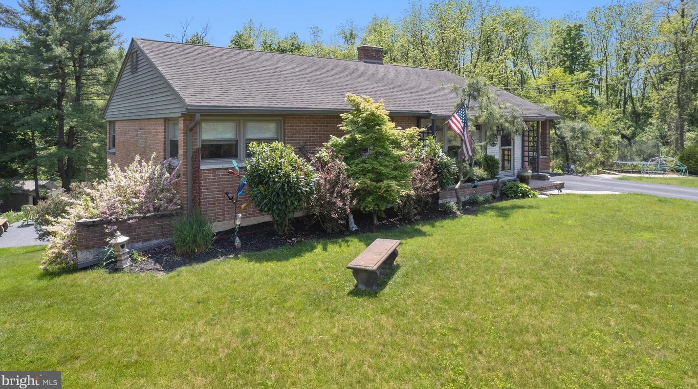 330 Oak Forest Dr, Saint Thomas, PA 17252