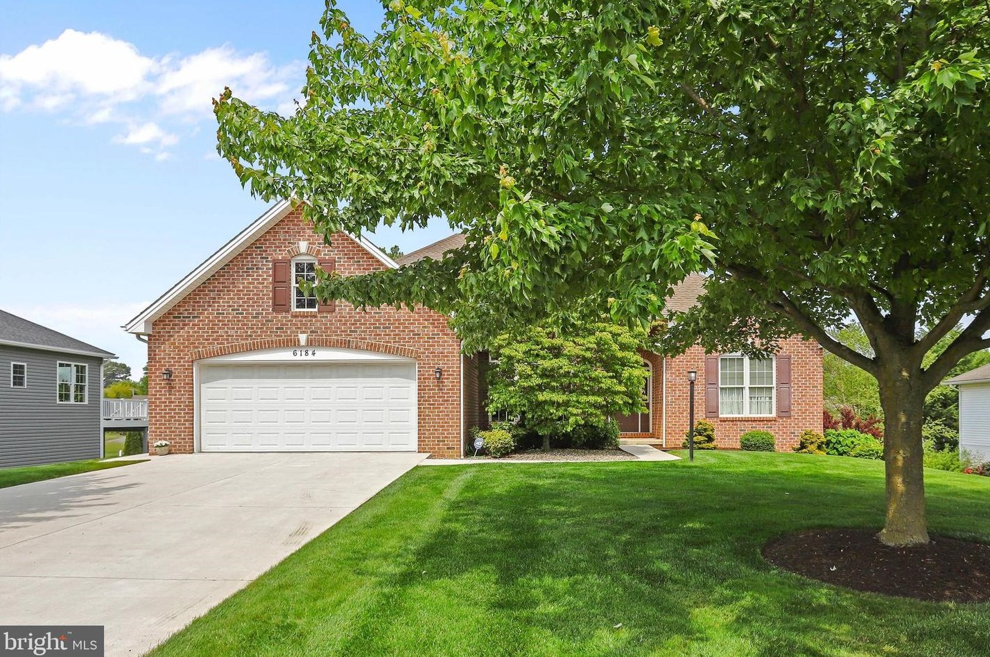 6184 Oak Leaf Ln N, Fayetteville, PA 17222