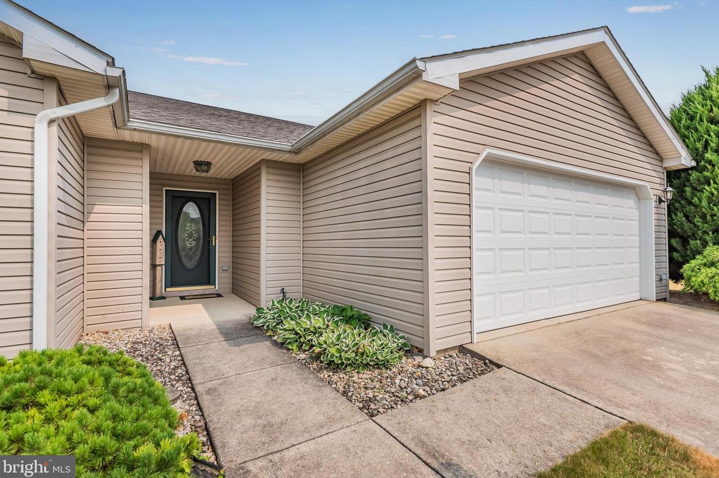 588 Greenfield Dr, Chambersburg, PA 17202