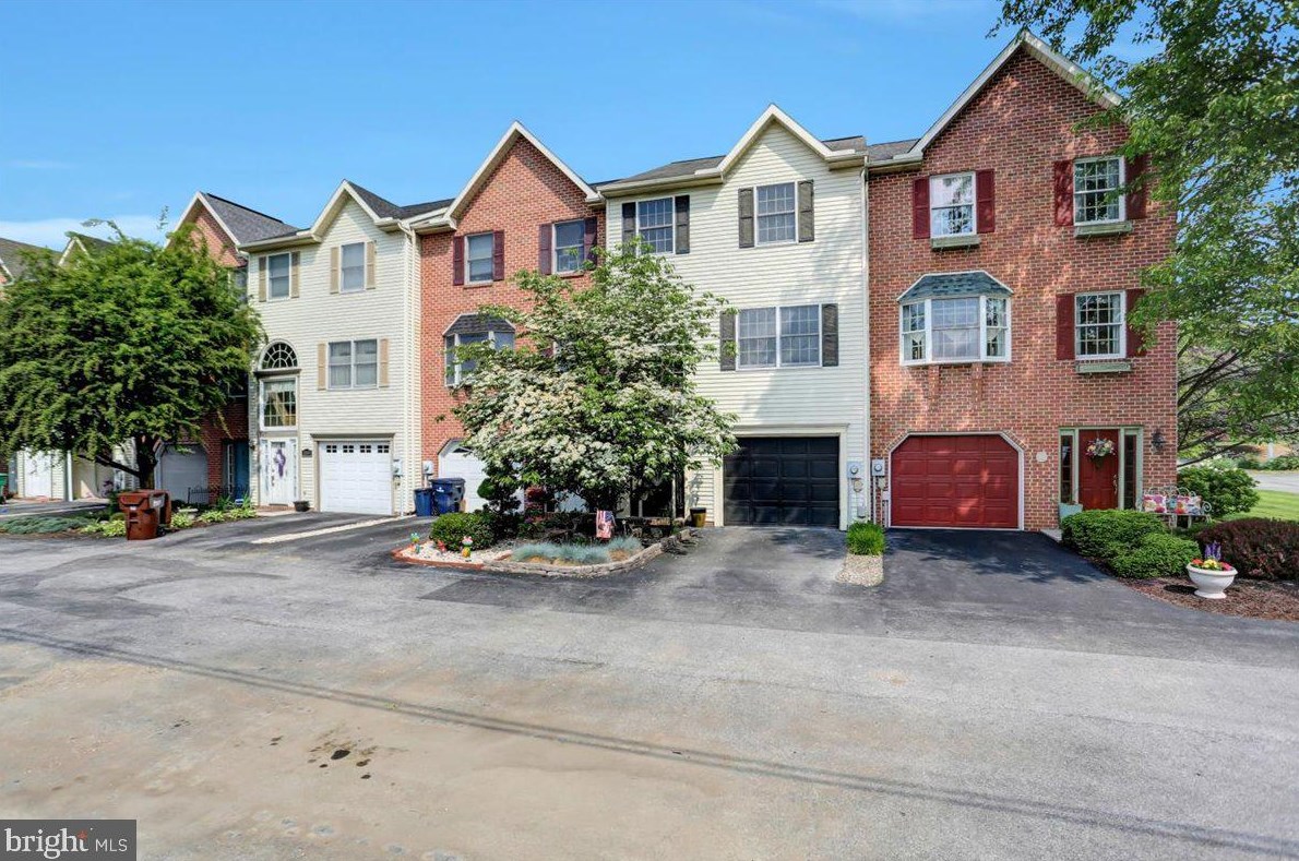 1563 Brechbill Rd, Chambersburg, PA 17202-8073