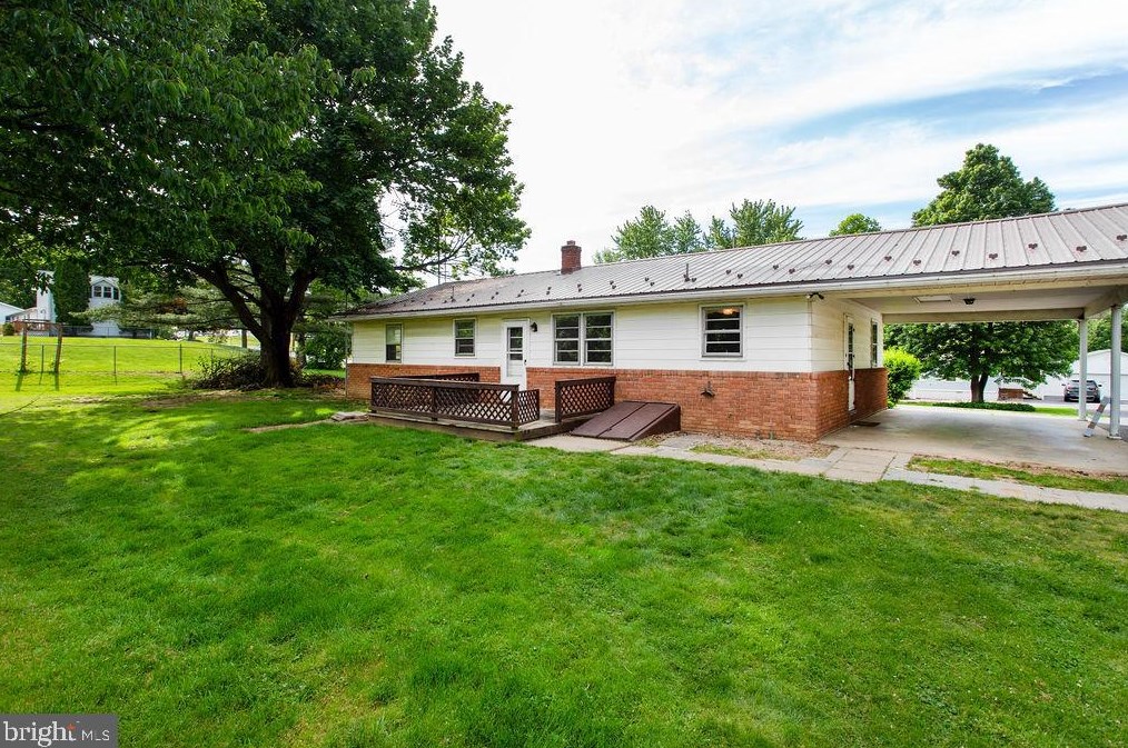 2796 Johnson Dr, Chambersburg PA  17201-8791 exterior