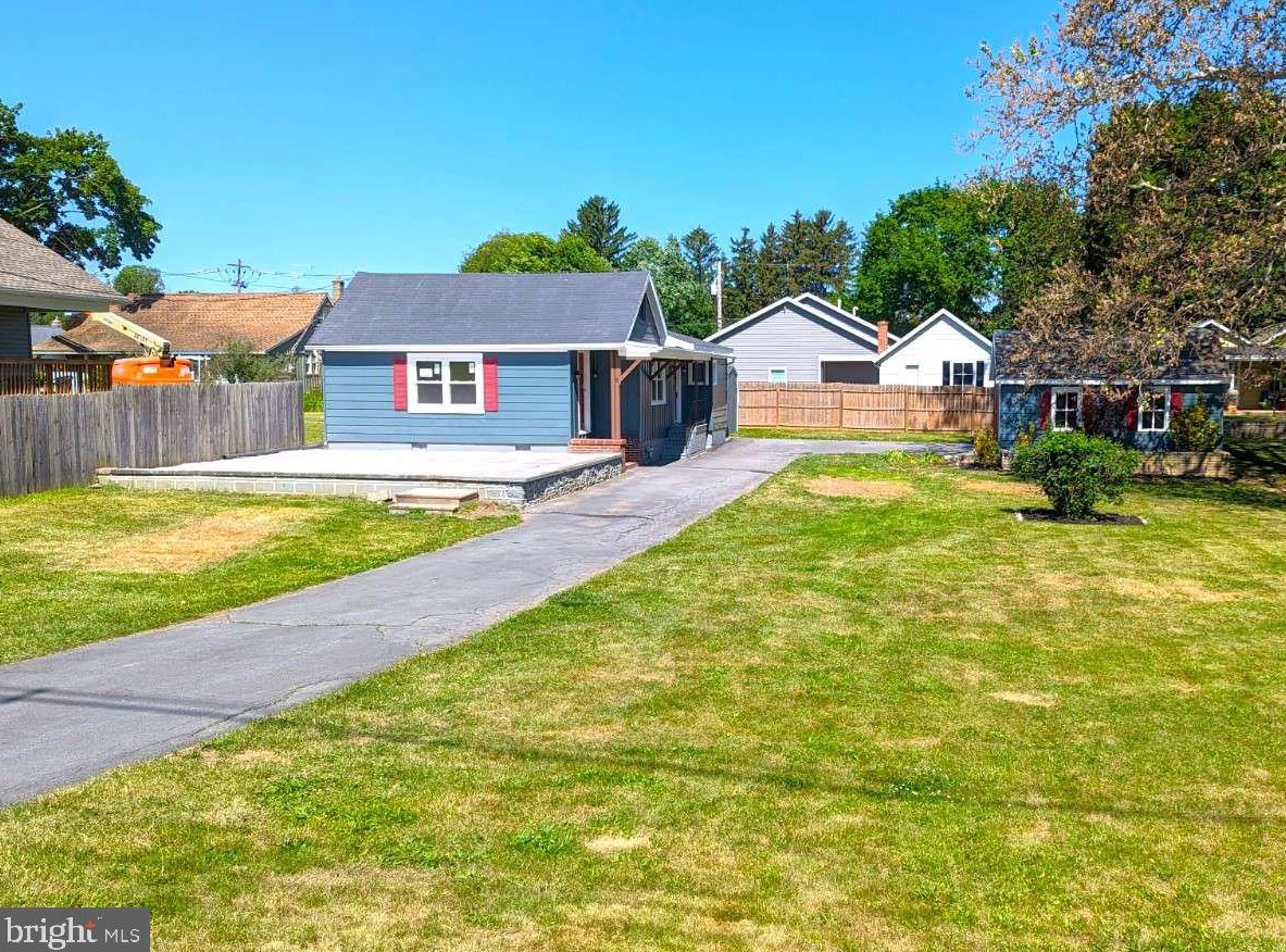 561 Stouffer Ave, Chambersburg, PA 17201