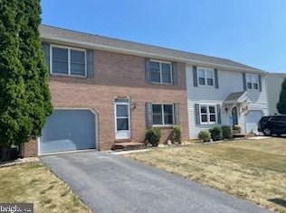 2009 Clinton Ave, Chambersburg, PA 17201-1497