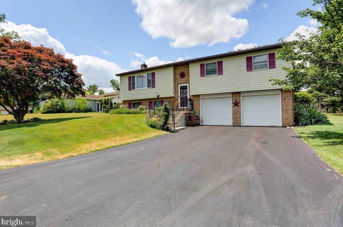 10979 Morgan Dr, Lees Cross Roads, PA 17257