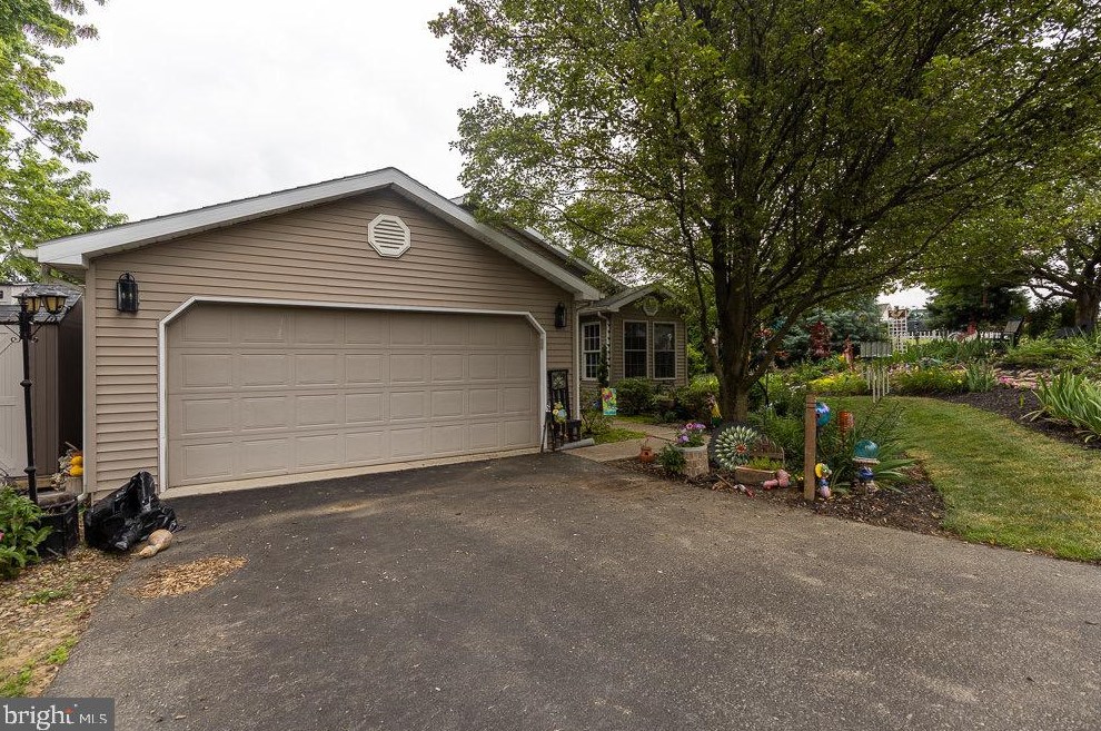 19 Vernon Dr, Chambersburg, PA 17202