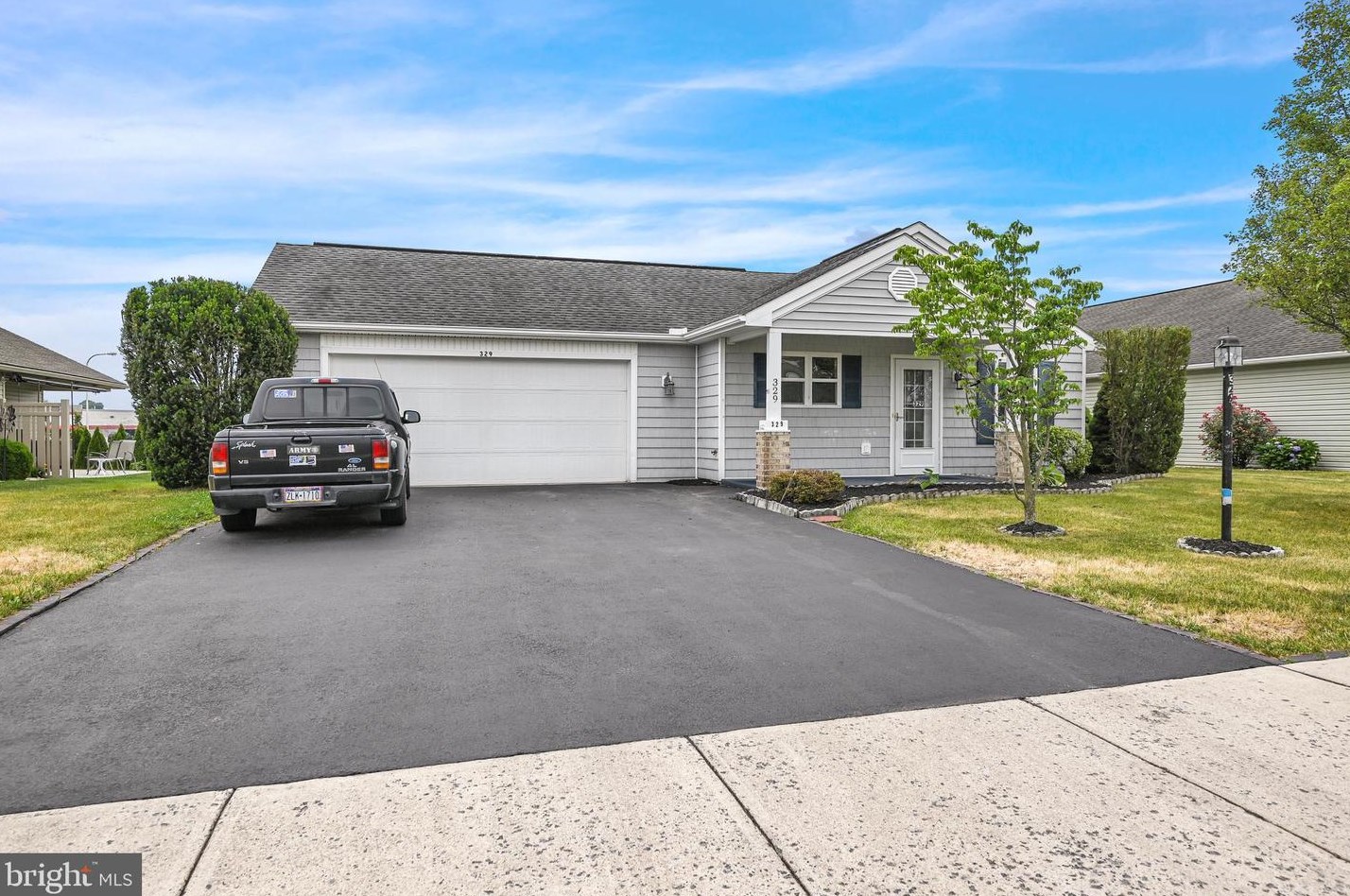 329 Eisenhower Dr, Chambersburg, PA 17201