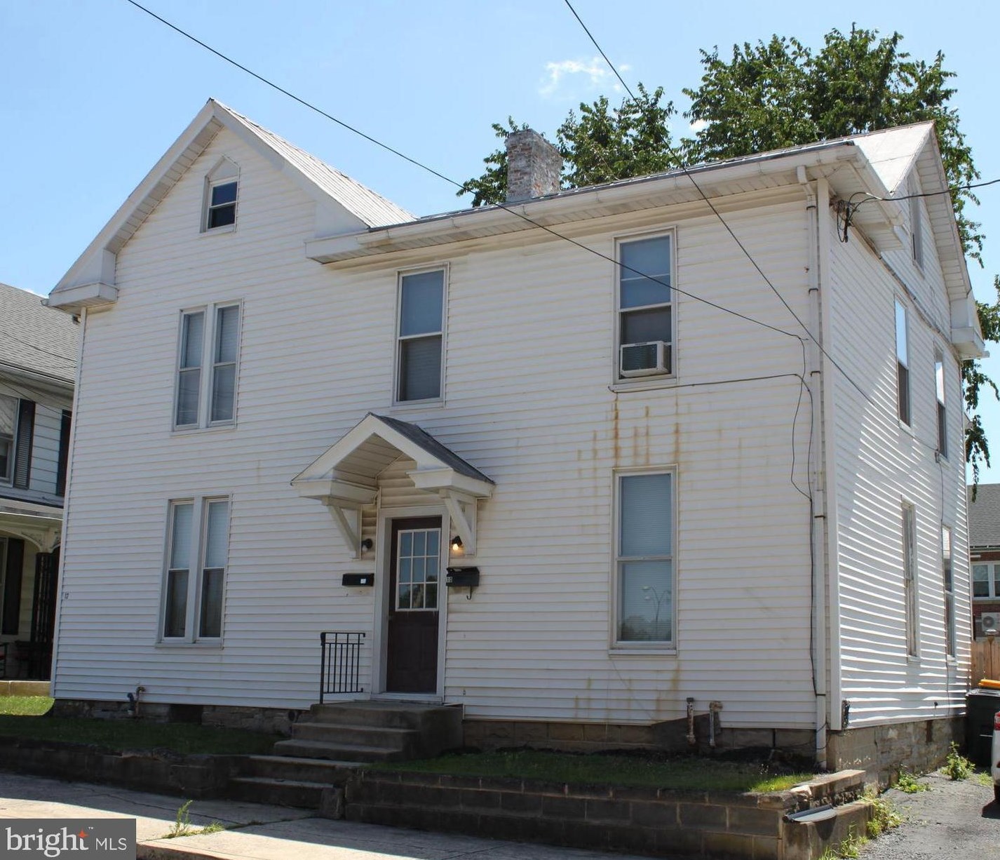 10 2nd St, Roadside, PA 17268-2627