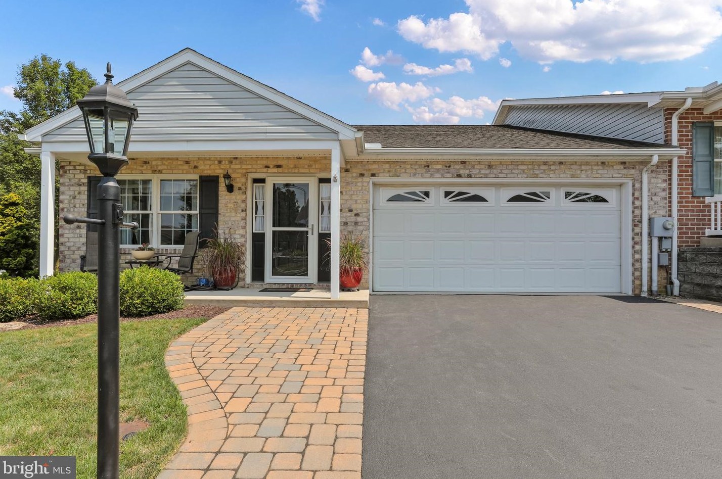 700 Golden Spring Dr, Roadside, PA 17268-2915
