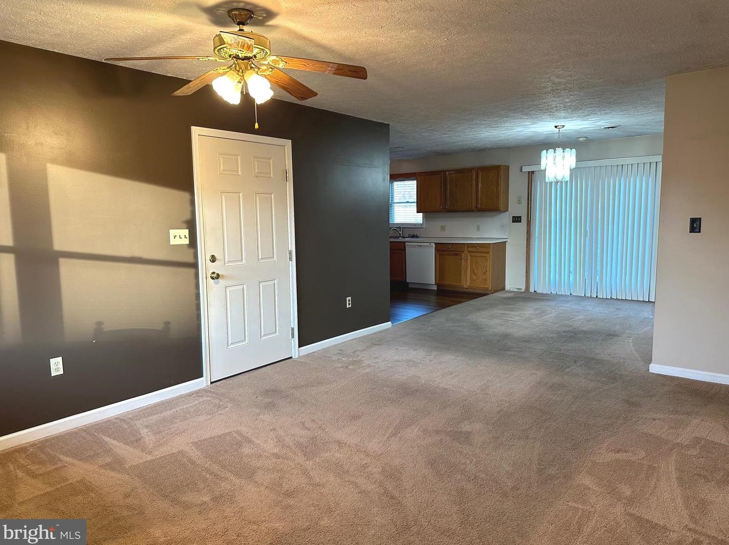 570 Greenfield Dr, Chambersburg, PA 17202-7407