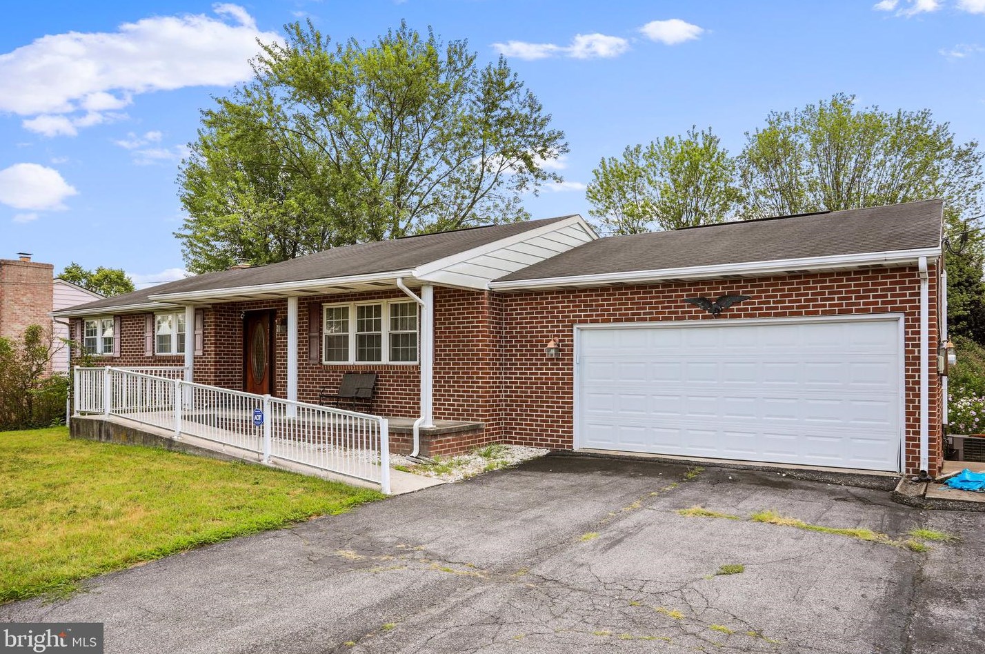 3764 Lincoln Way, Chambersburg, PA 17202-8228
