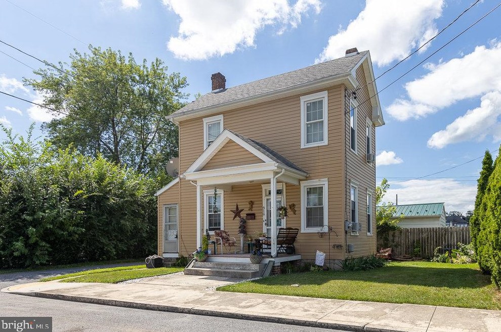 319 5th St, Chambersburg, PA 17201-2611