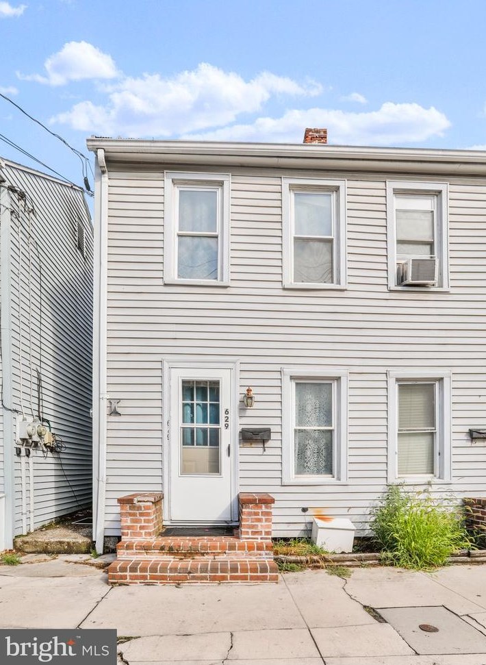 629 Broad St, Chambersburg, PA 17201-1286