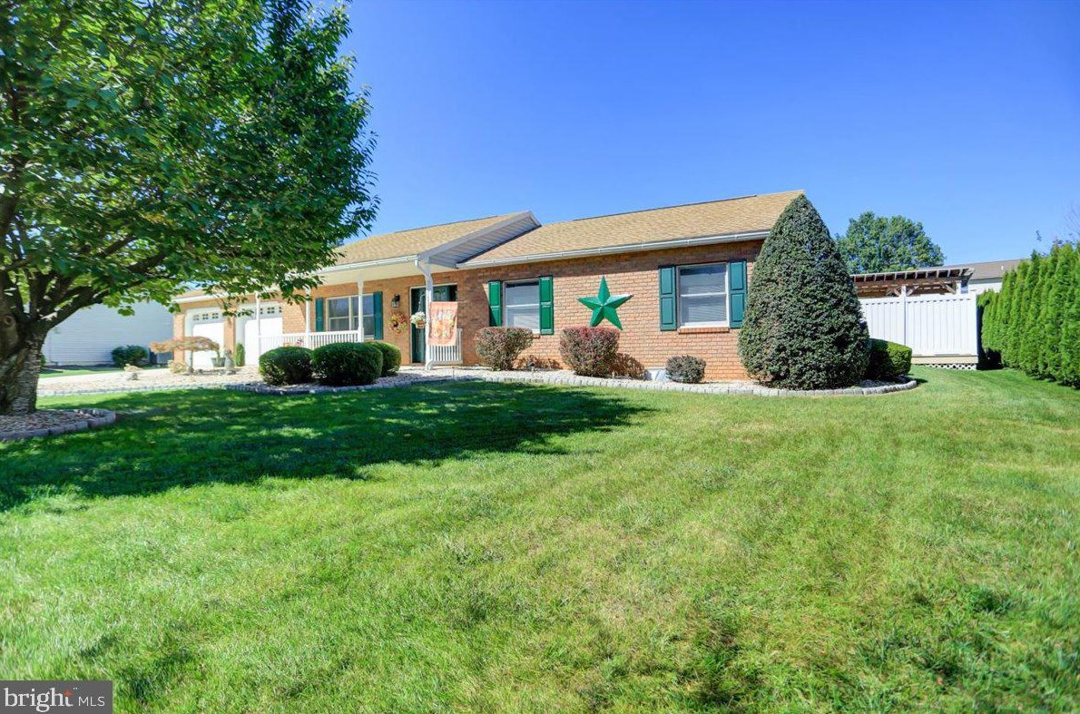 1651 Peachtree Ln, Chambersburg, PA 17202-7411