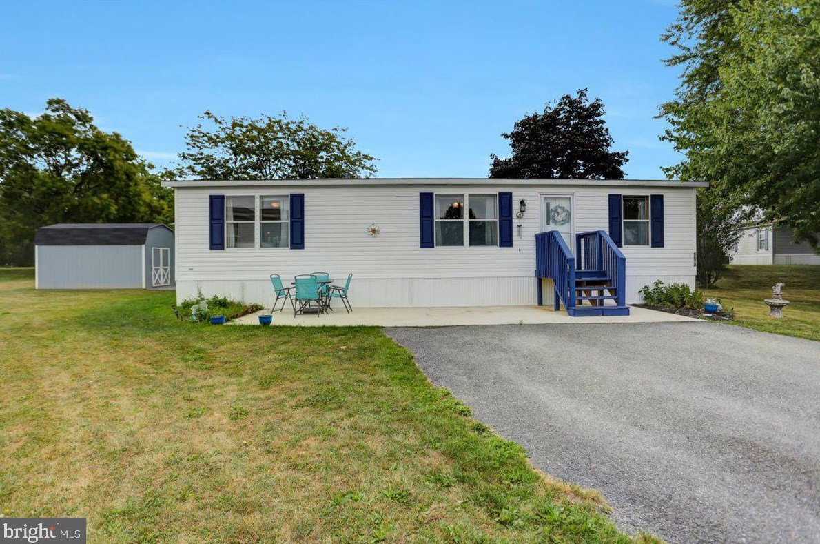 5678 Claridge Ct, Fayetteville, PA 17222-1086