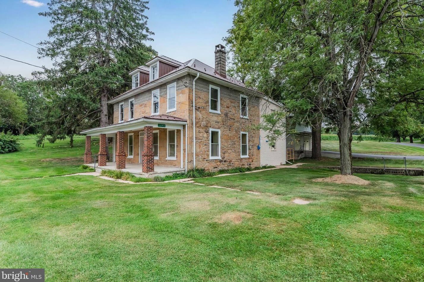 1296 Falling Spring Rd, Chambersburg, PA 17202-9097