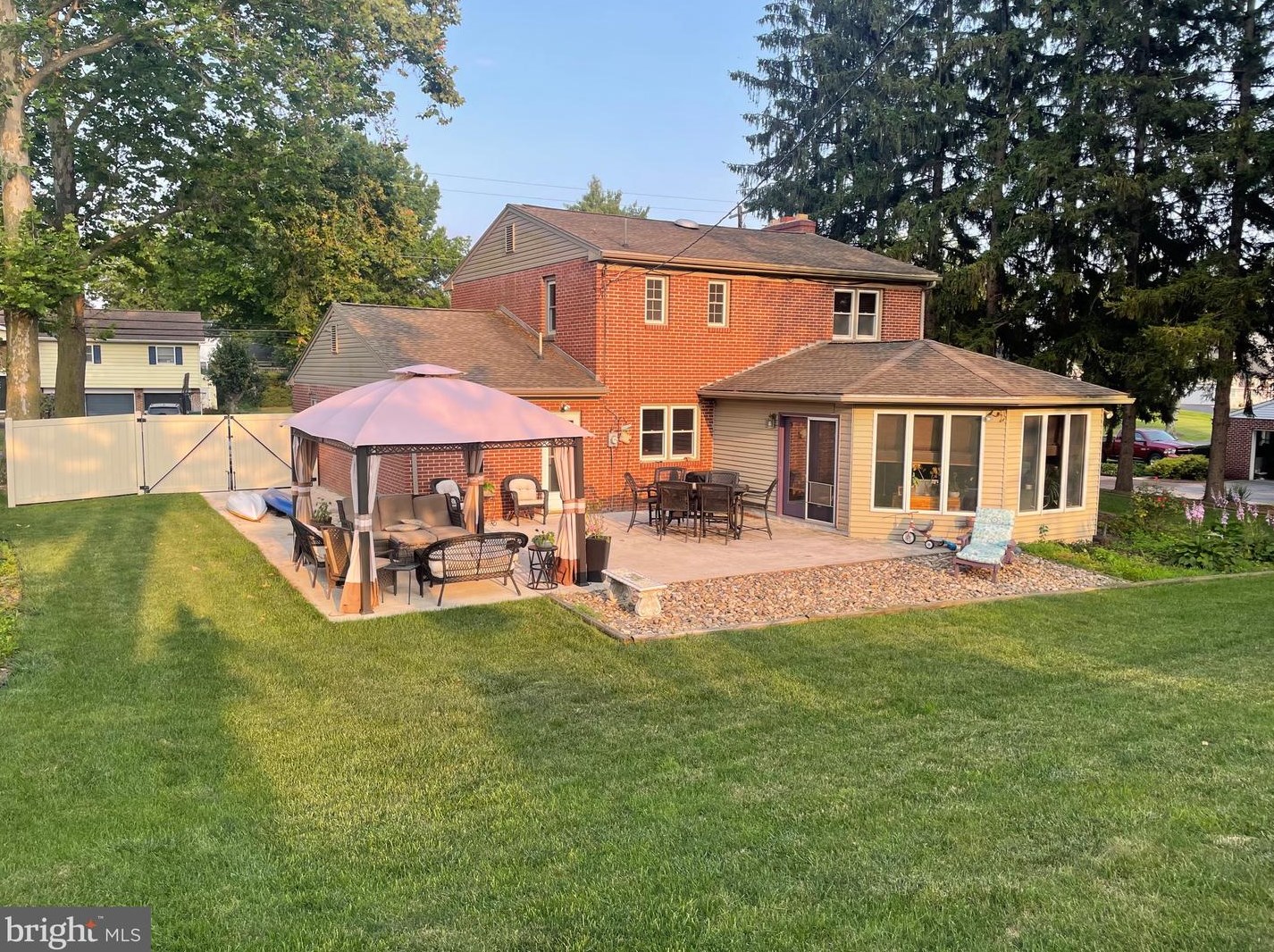 425 Briar Ln, Chambersburg, PA 17202-3109