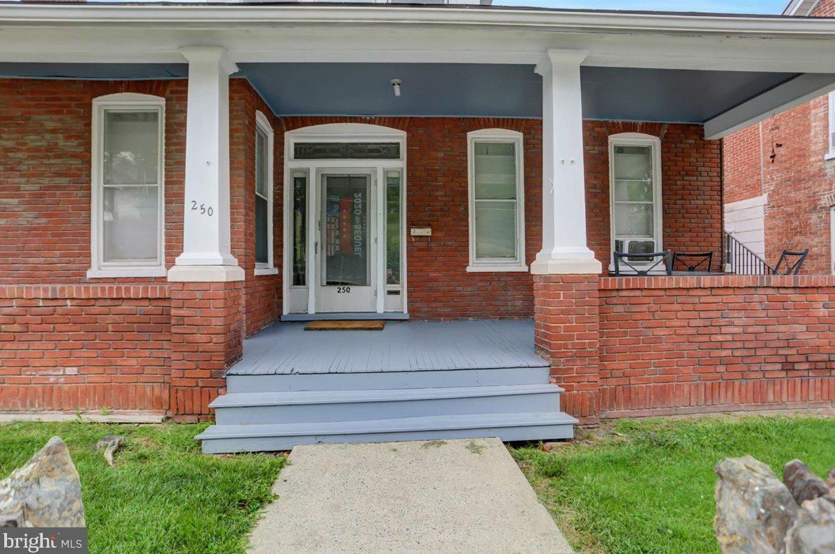 250 E E Main St, Roadside, PA 17268
