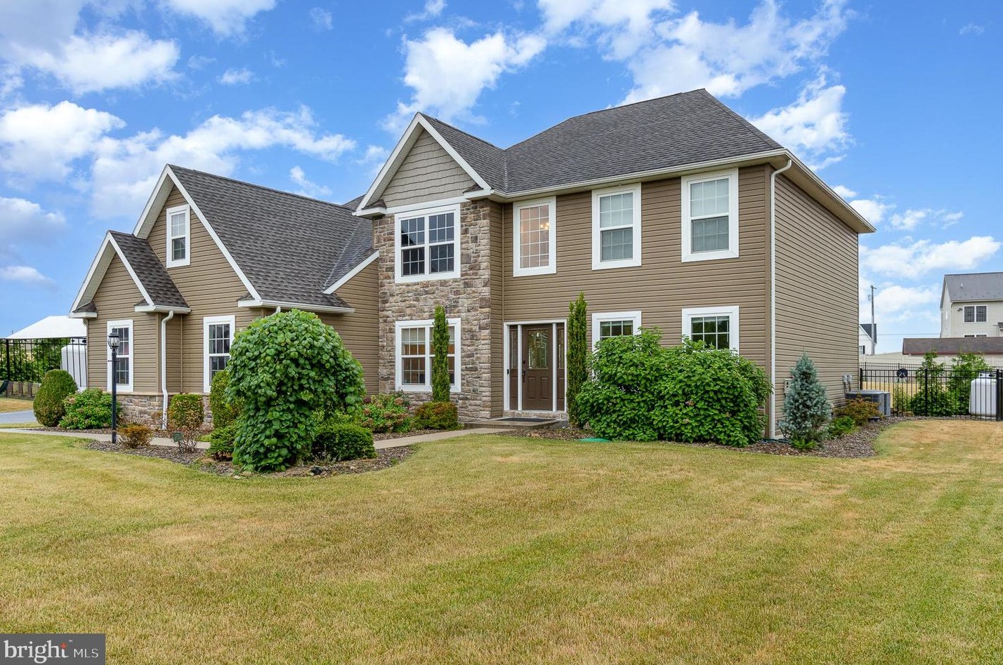 1574 Wind Flower Rd, Chambersburg, PA 17202