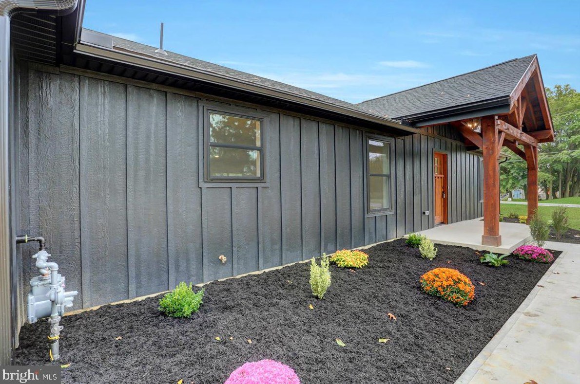 3180 White Church Rd, Chambersburg, PA 17202