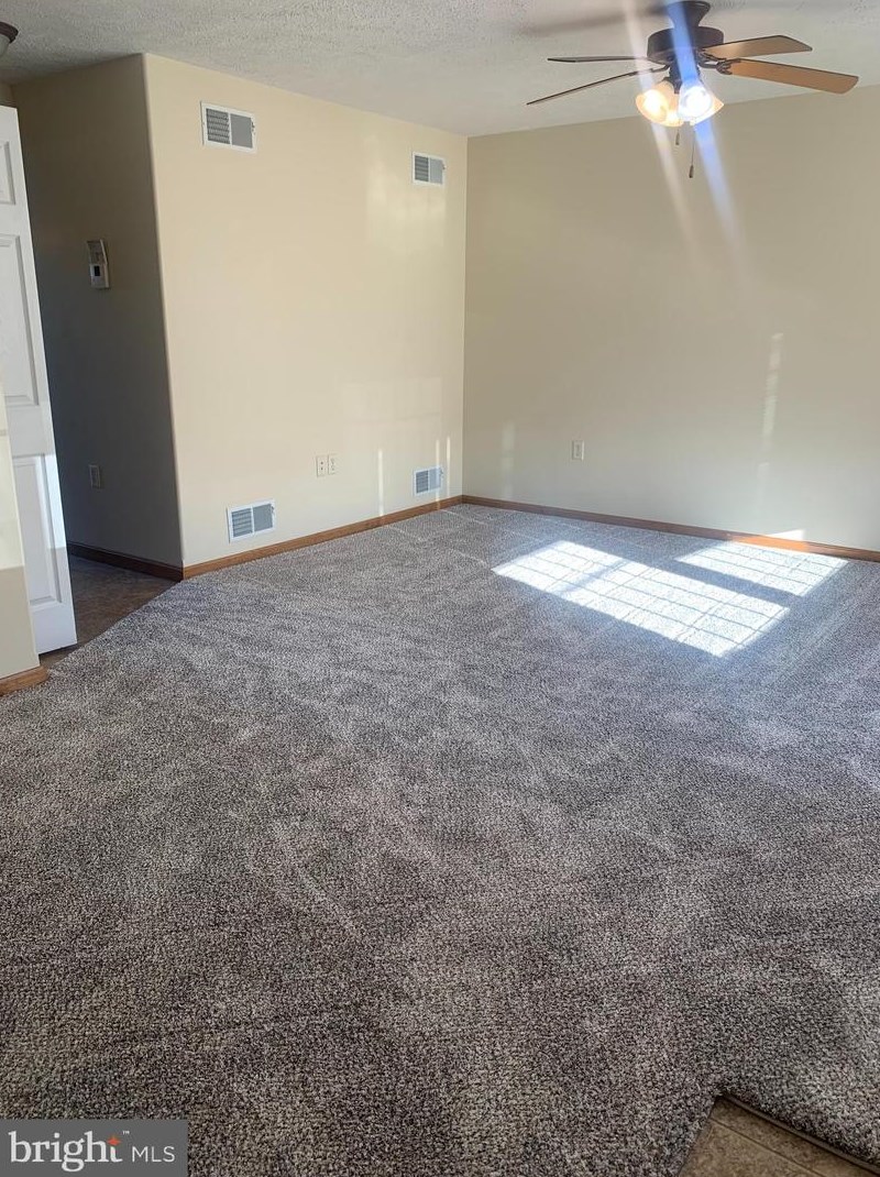 57 Grandview Xing, Chambersburg, PA 17201-1034