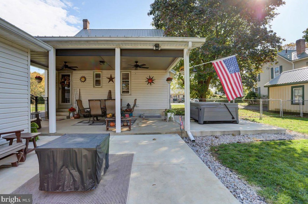 198 Falling Spring Rd, Chambersburg PA  17202-9001 exterior