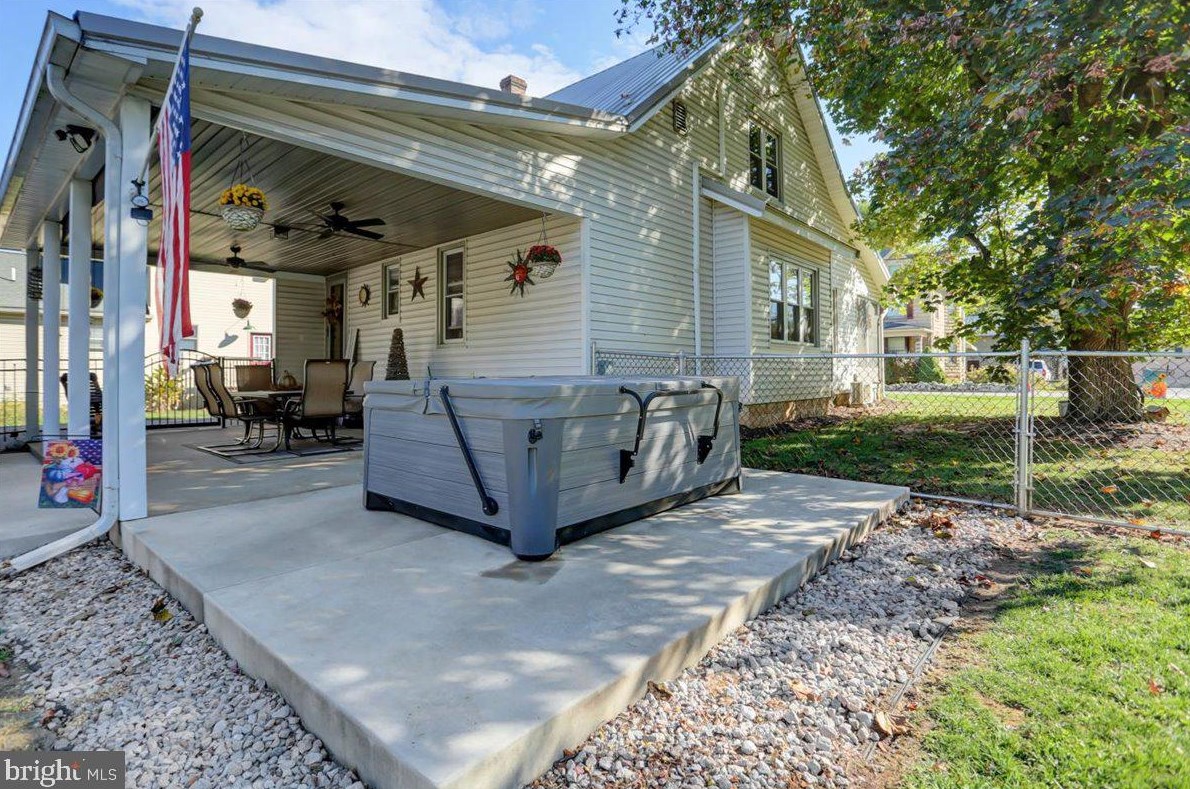 198 Falling Spring Rd, Chambersburg PA  17202-9001 exterior