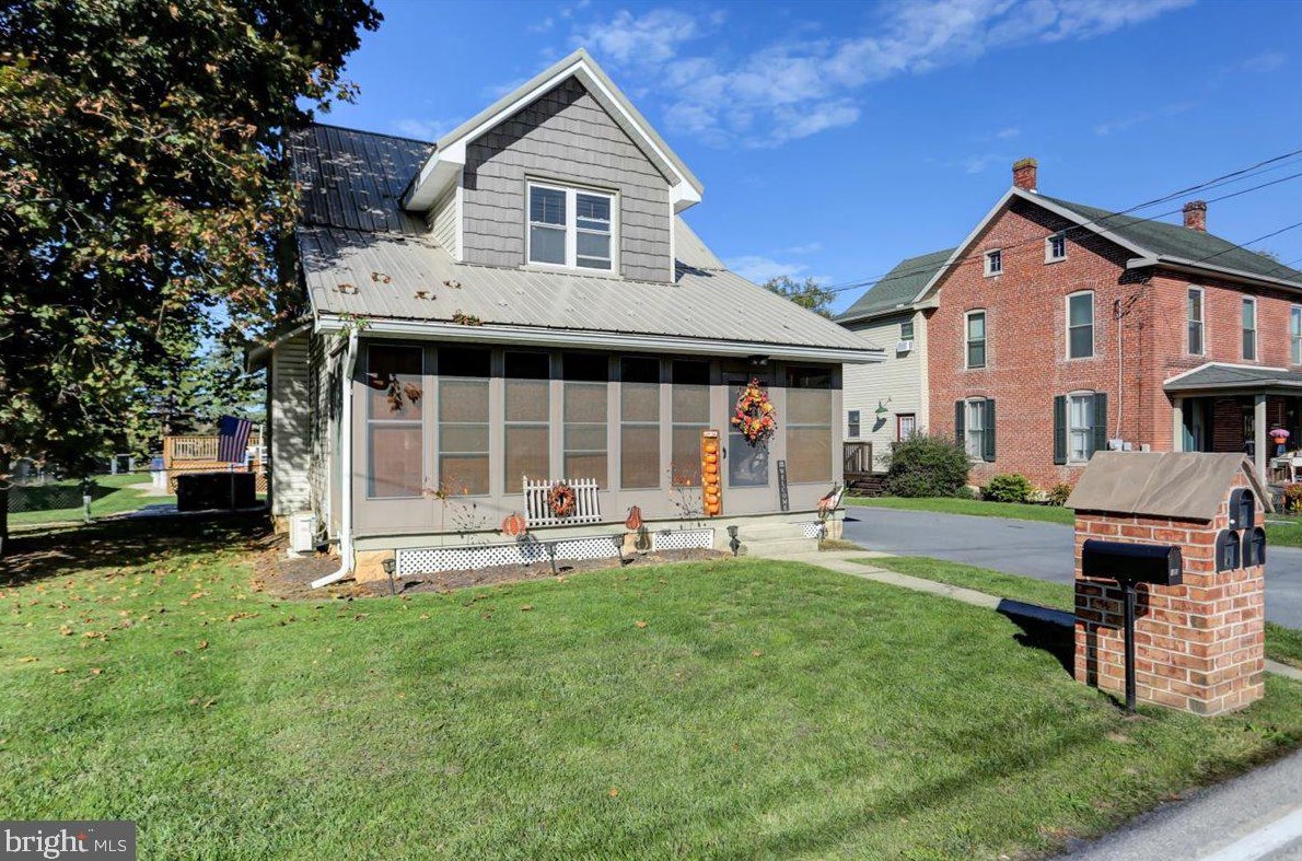 198 Falling Spring Rd, Chambersburg PA  17202-9001 exterior