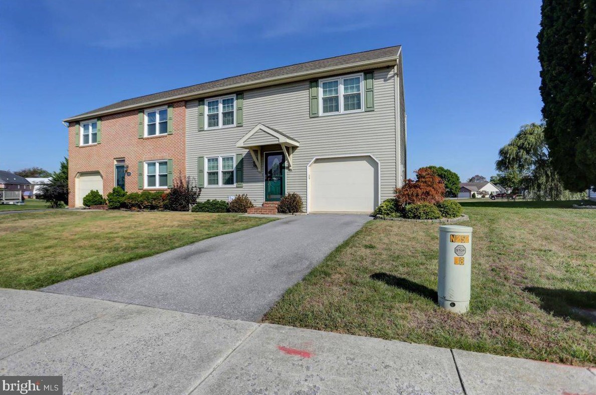2007 Clinton Ave, Chambersburg, PA 17201-1497