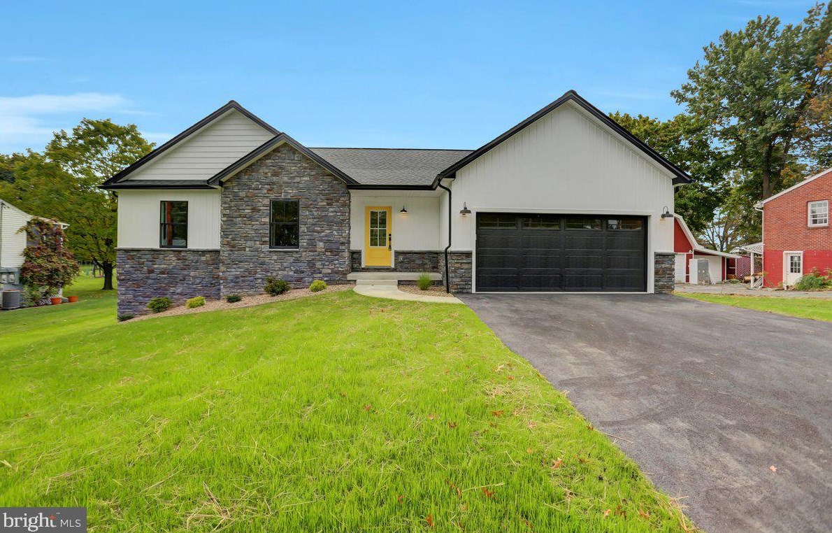 878 Woodland Pkwy, Roadside, PA 17268-9093