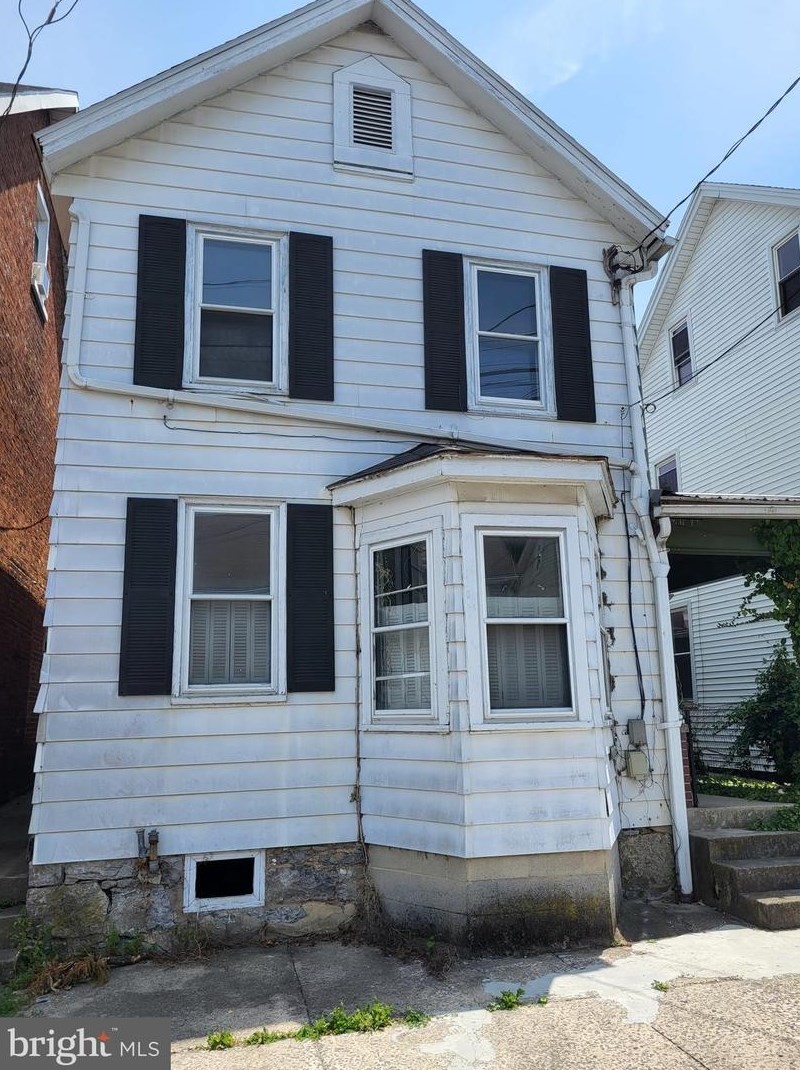 744 Fairground Ave, Chambersburg, PA 17201-3545