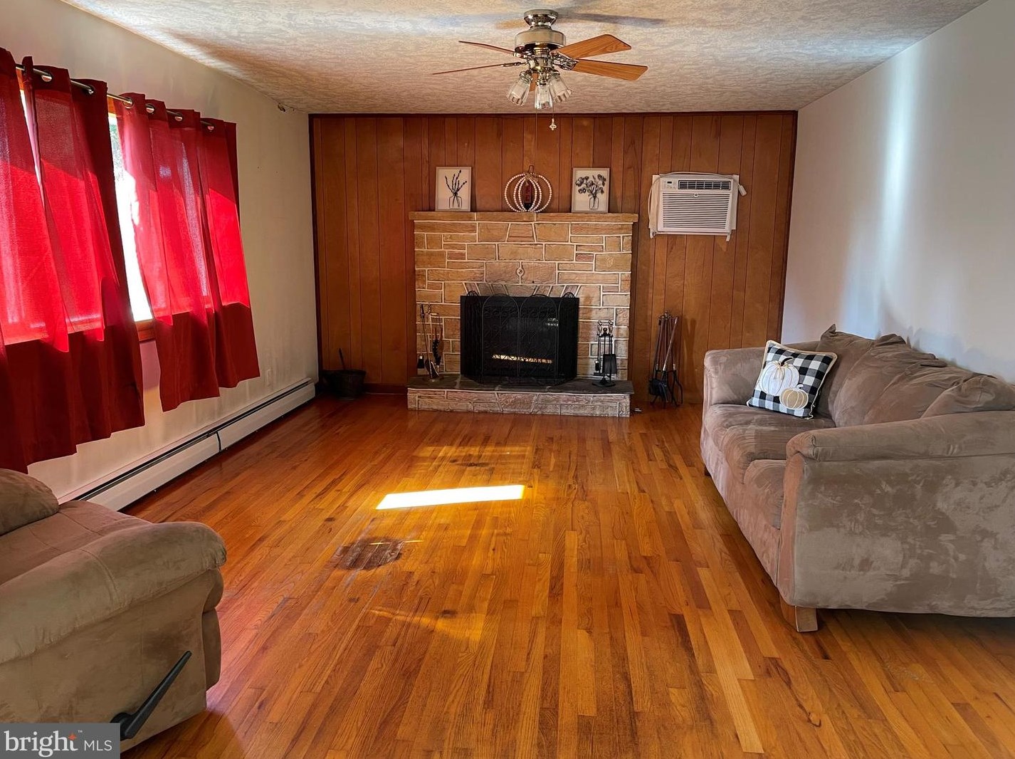 8662 Oakdale Rd, Orrstown, PA 17244