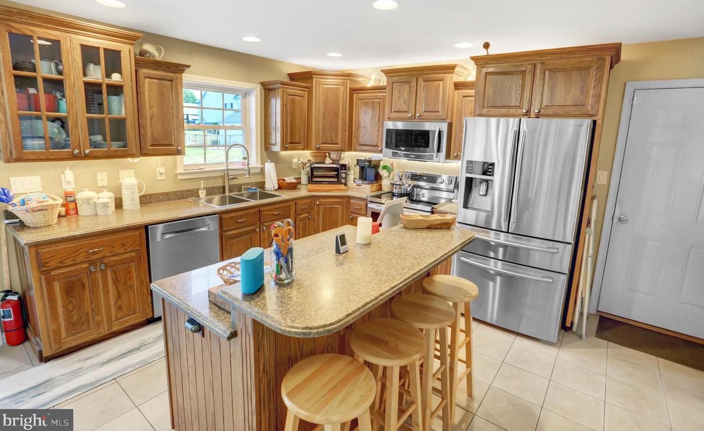 215 Cresthaven Dr, Fayetteville PA  17222-9377 exterior