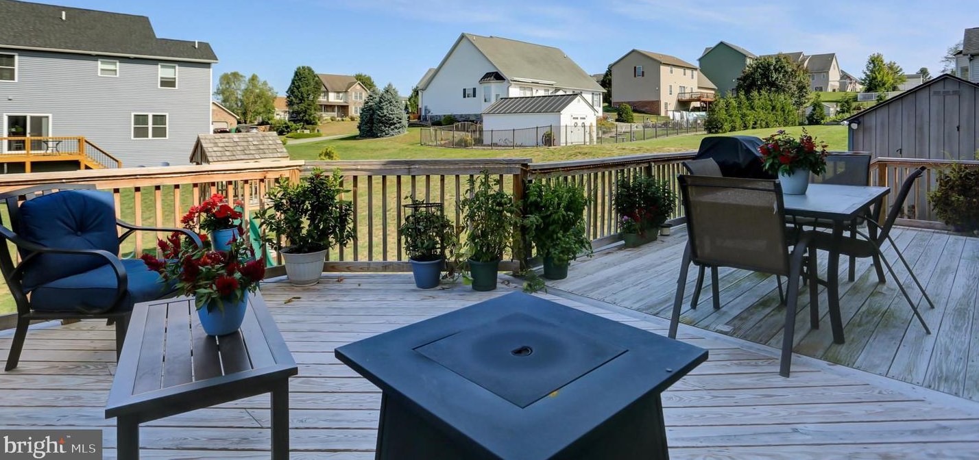 215 Cresthaven Dr, Fayetteville PA  17222-9377 exterior