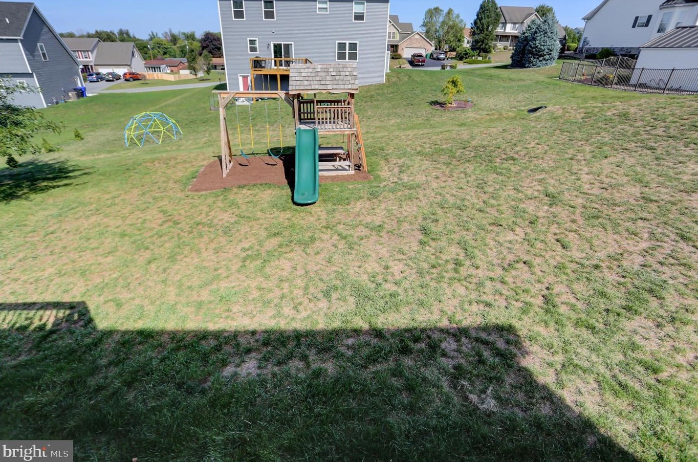 215 Cresthaven Dr, Fayetteville PA  17222-9377 exterior