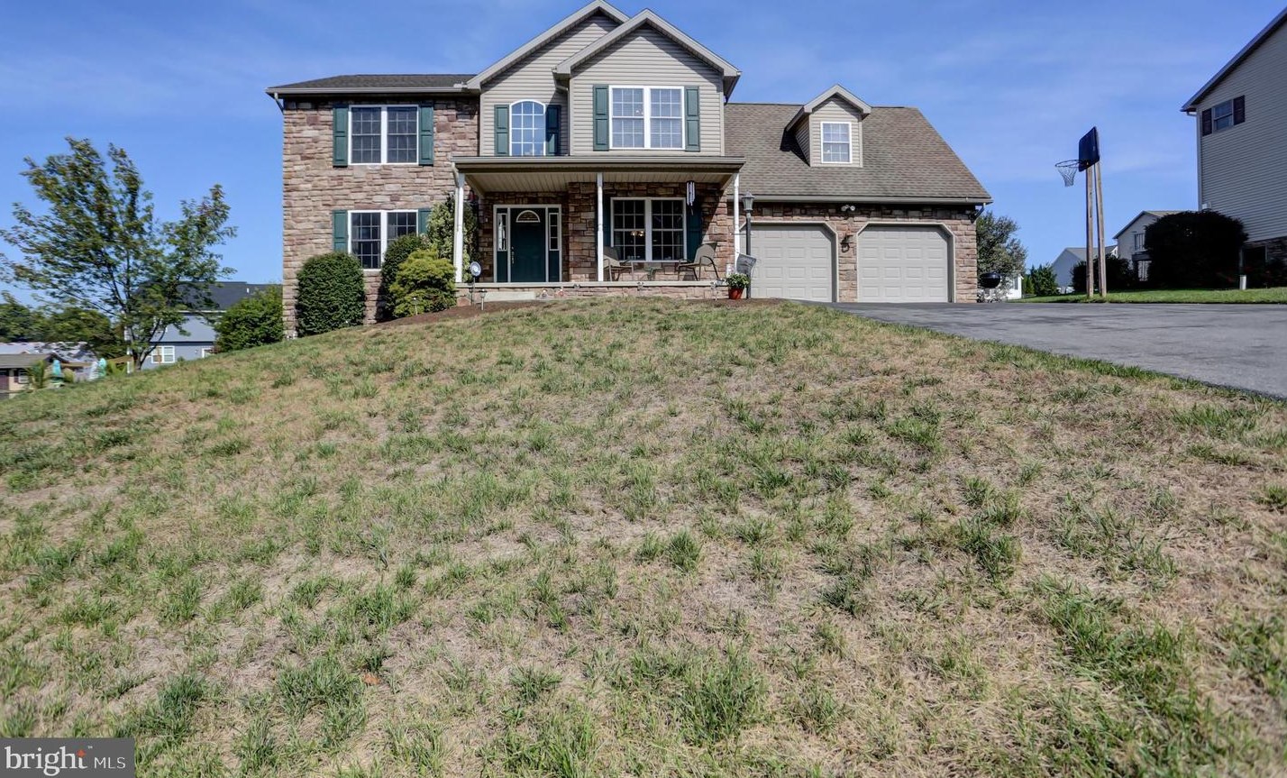 215 Cresthaven Dr, Fayetteville PA  17222-9377 exterior