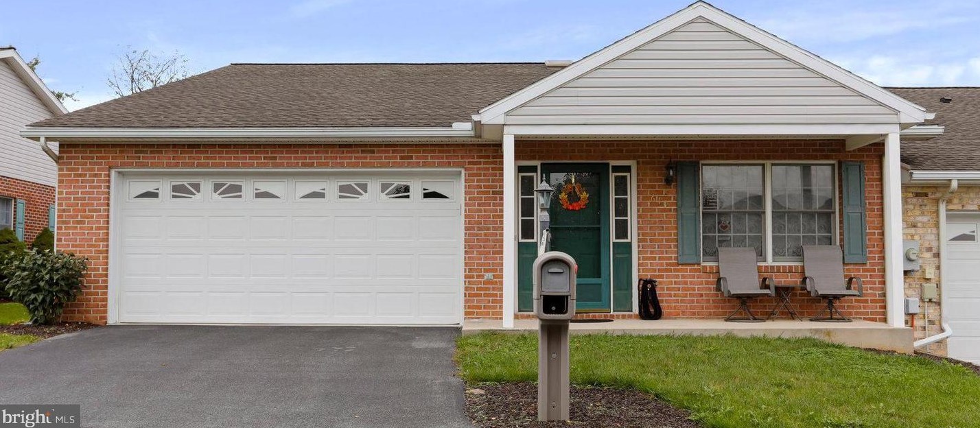611 Spring Hill Dr, Roadside, PA 17268-1442