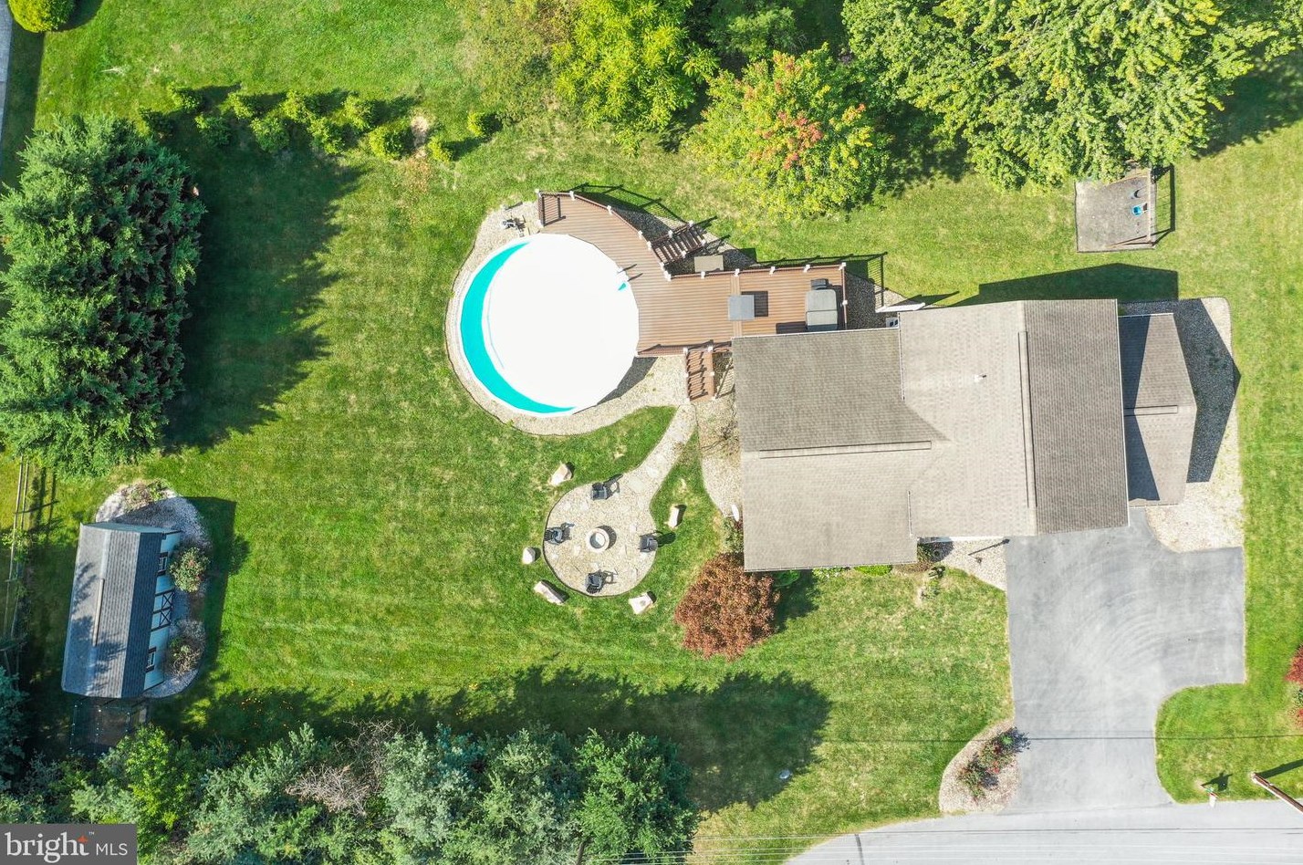 1074 Hamilton Dr, Chambersburg, PA 17202