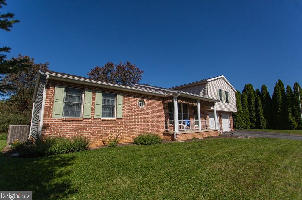 263 Stonegate Cir, Chambersburg, PA 17201-4515