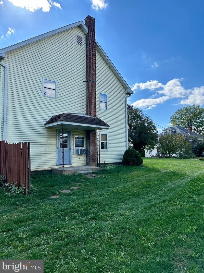 212 S Carlisle St, Upton, PA 17225